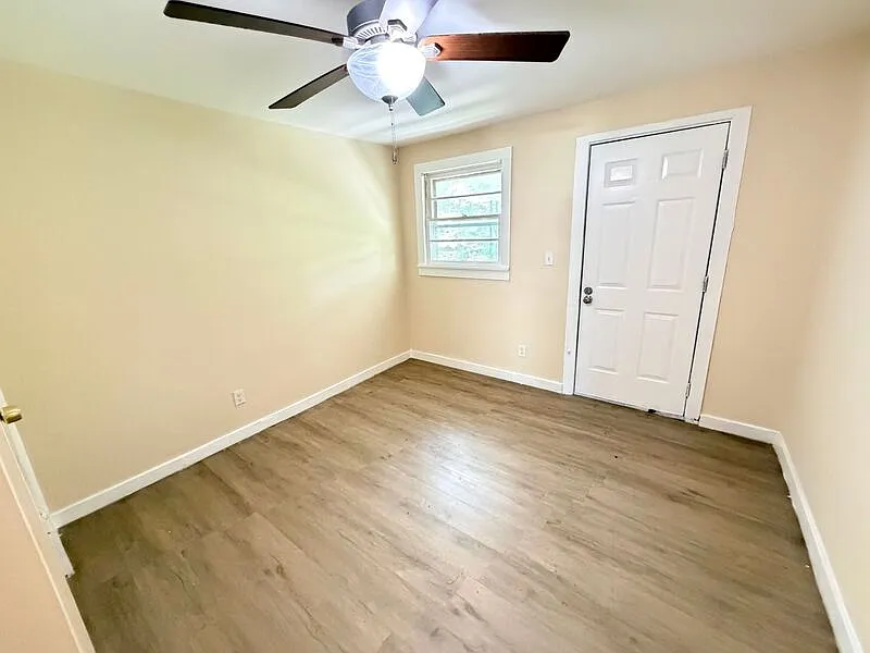 3 bed, 1.0 bath, 1140 sqft, $1,200 — Photo 2
