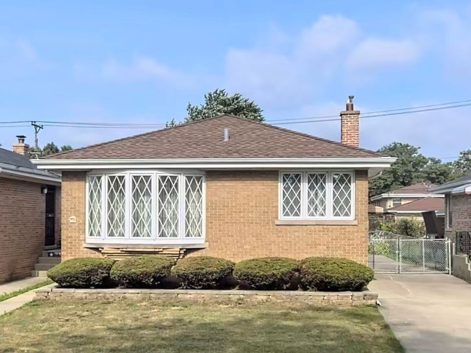 1st image of 4816 N Mont Clare Ave