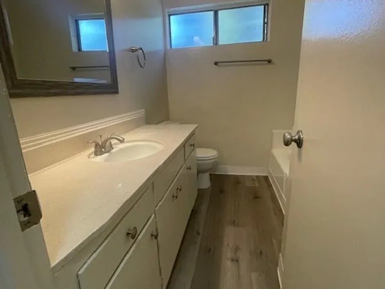 2043 N Beachwood Dr #10 — Photo 11