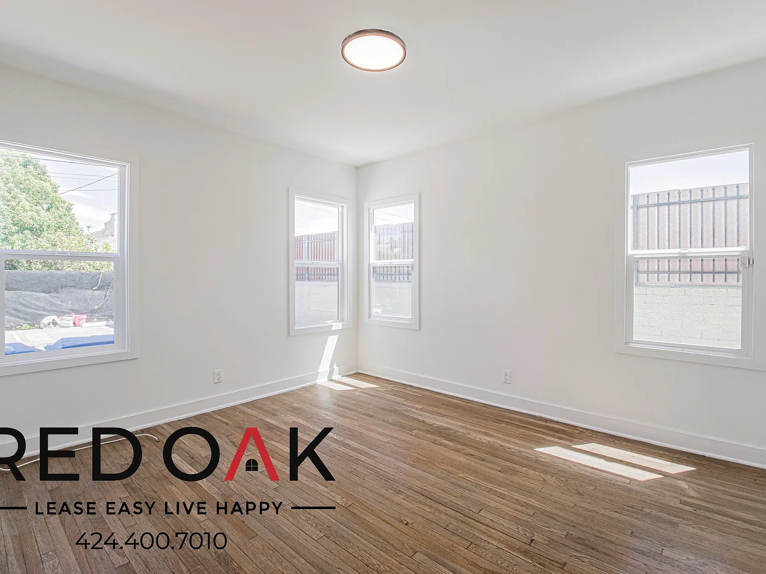 ~1 Month Free~ Polished 1-Bed With In-Unit Laundry And Central Ac ~ In Larchmont! — Photo 3