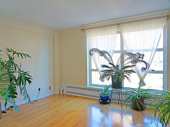 2nd image of 80 La Salle St APT 11B