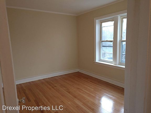 3rd image of 6336 N Artesian Ave APT 1A