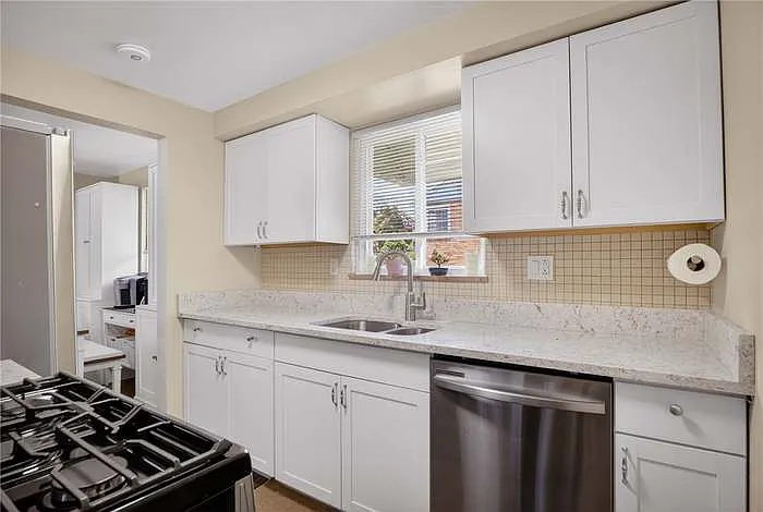 941 Logan Rd — Photo 11