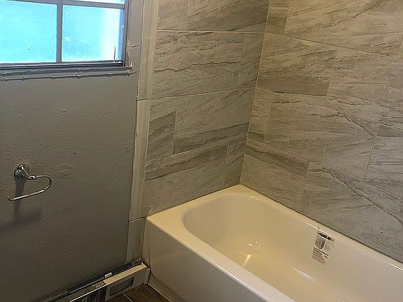 4th image of 4220 E Idlewild Ave