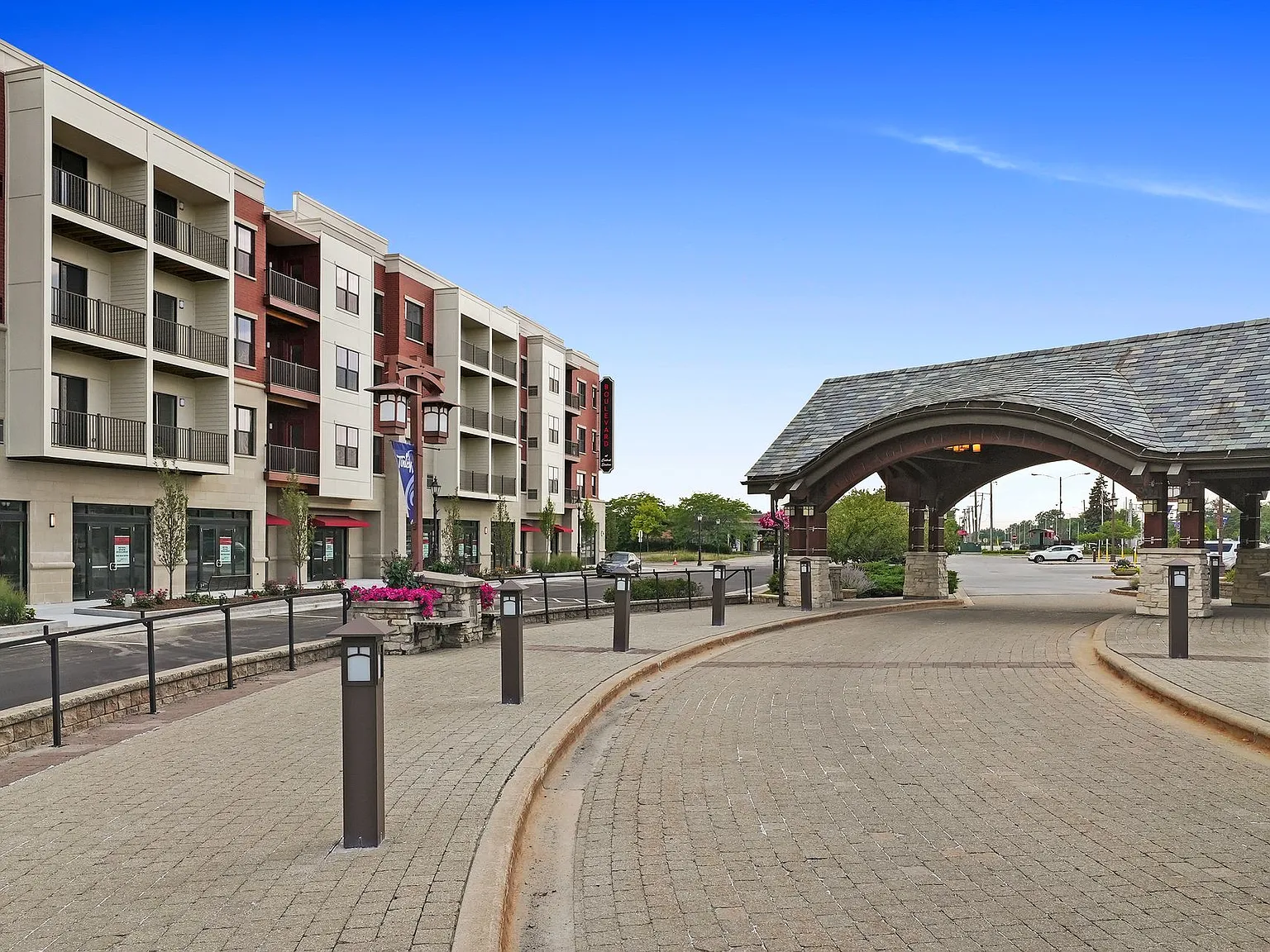 The Boulevard Central Station in Tinley Park — Photo 2