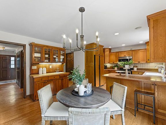2nd image of 290 Fieldstone ROAD