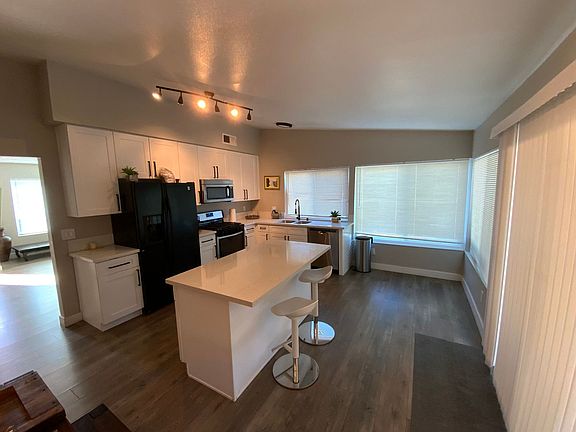 5th image of 5544 Spencer St #A