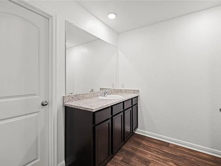101 Fairfax Ln — Photo 17