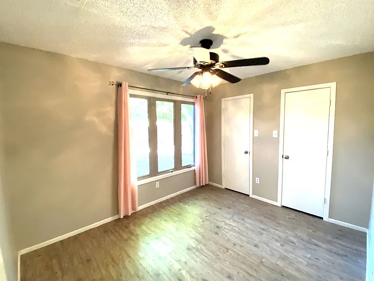 9818 Jordan Ave — Photo 10