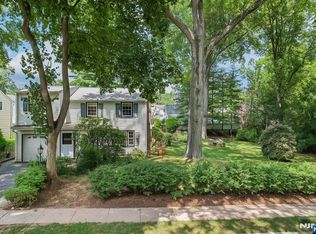 101 Dora Ave, Waldwick, NJ 07463