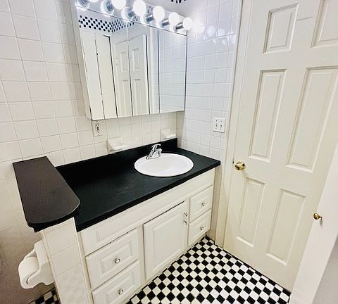 5th image of 651 9th Ave #4C