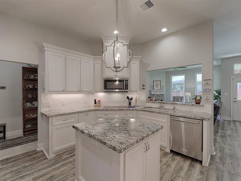 756 Holly Springs Dr — Photo 6