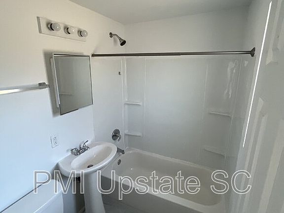 4th image of 201 Chandler Dr APT 32B
