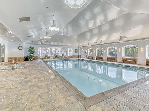 2nd image of 36 Kensington Cir