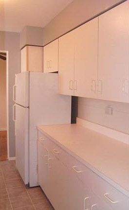 3rd image of 25 Park Ave APT 93