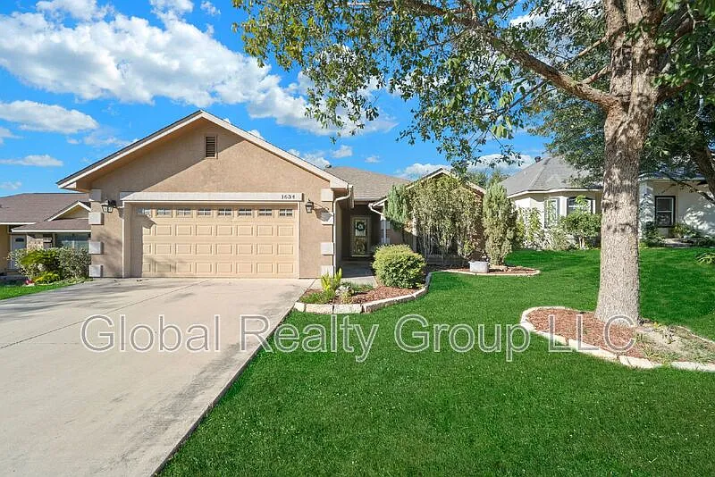 3 bed, 2.0 bath, 1639 sqft, $1,950 — Photo 1