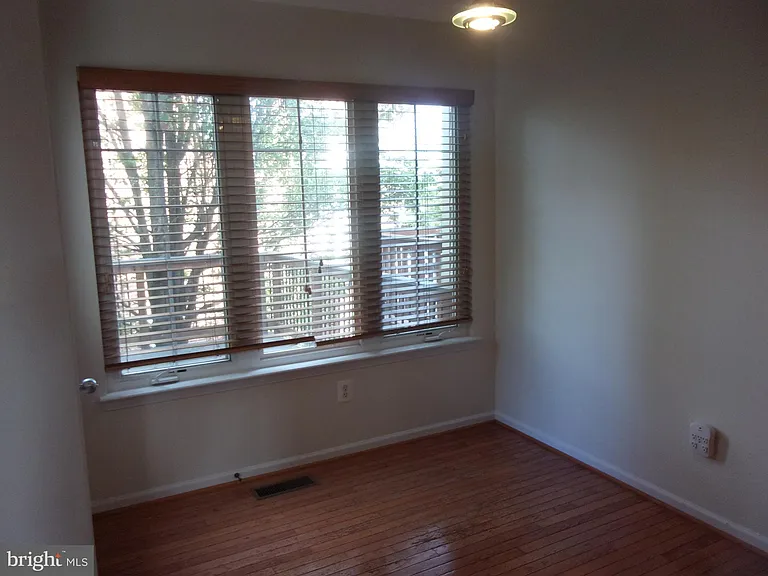 25929 Kirkwood Sq — Photo 6