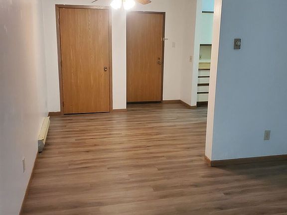 4th image of 911 W 3rd St #324