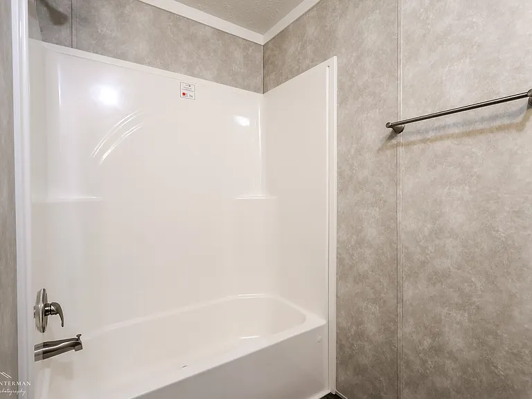 105 Hastings Dr — Photo 9