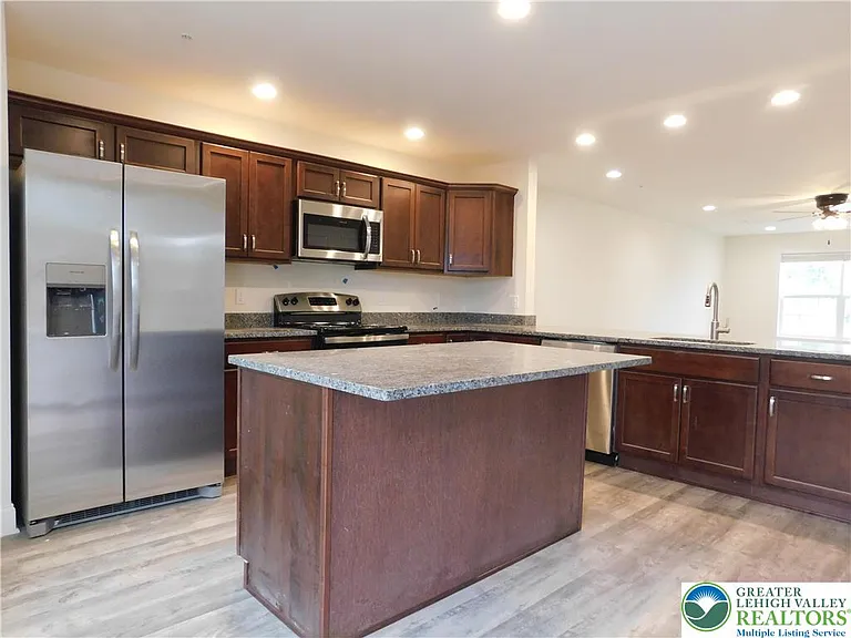 1549 Burkhardt St #C — Photo 2