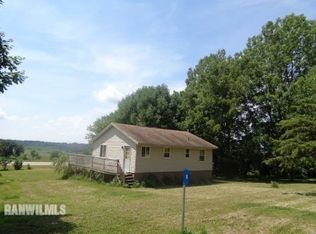 5 Woods Edge Dr, Stockton, IL 61085