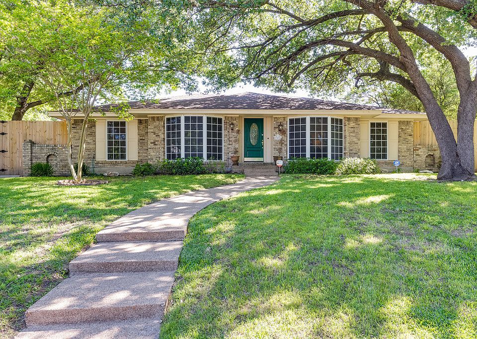 1st image of 903 Venice Cir