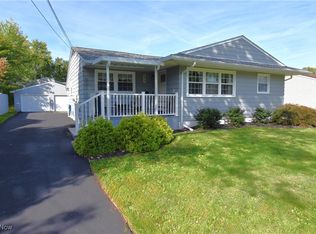 690 Burdie Dr, Hubbard, OH
