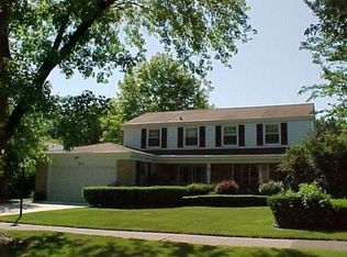 2507 Happy Hollow Rd, Glenview, IL 60026