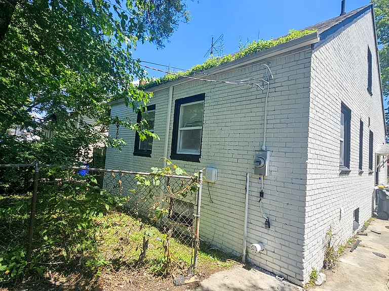 14575 Strathmoor St — Photo 24