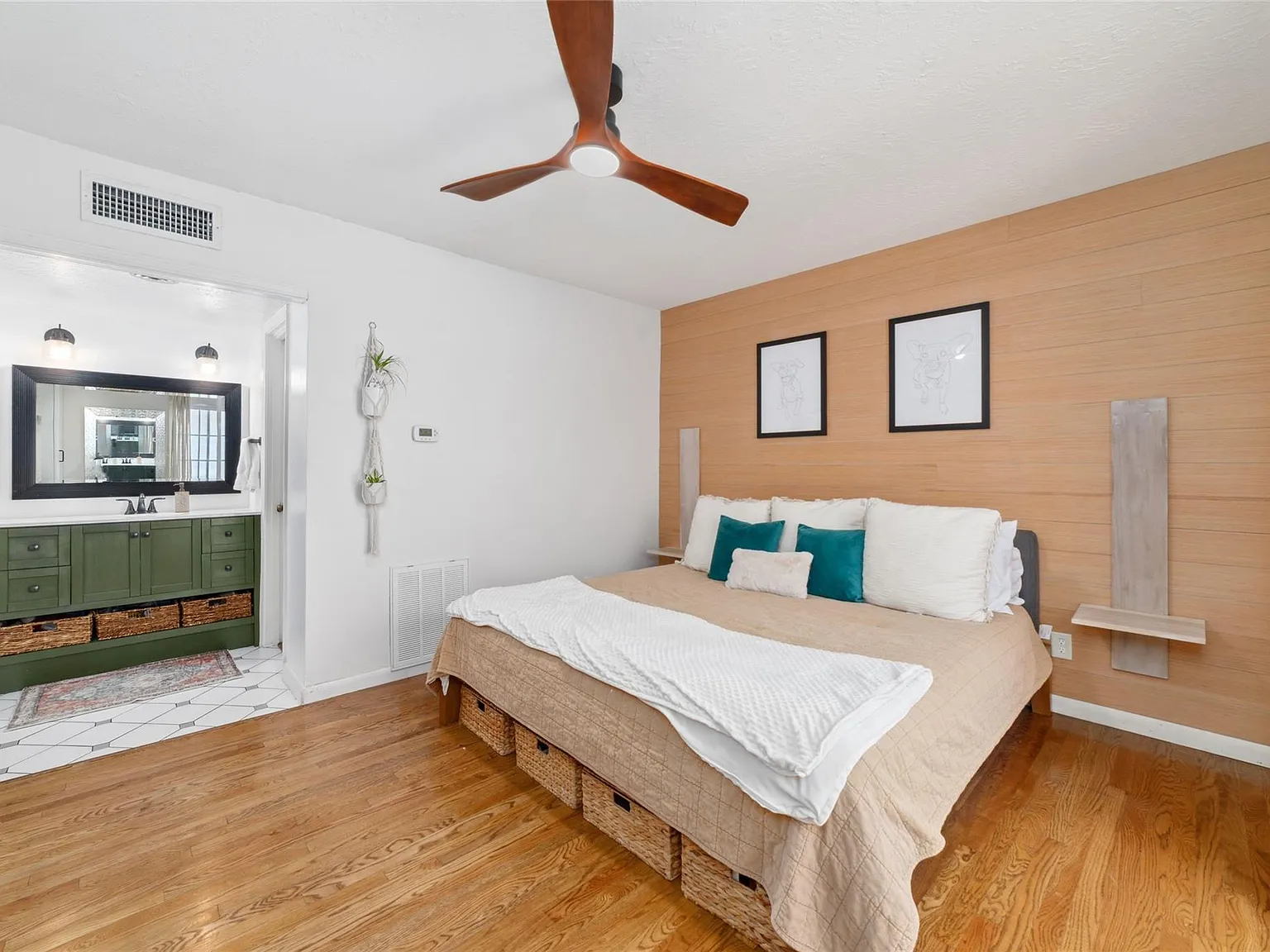 1 bed, 1.0 bath, 654 sqft, $1,300 — Photo 2