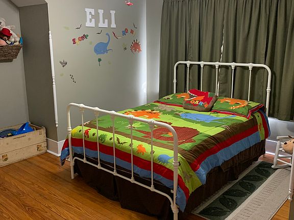 Upstairs bedroom 