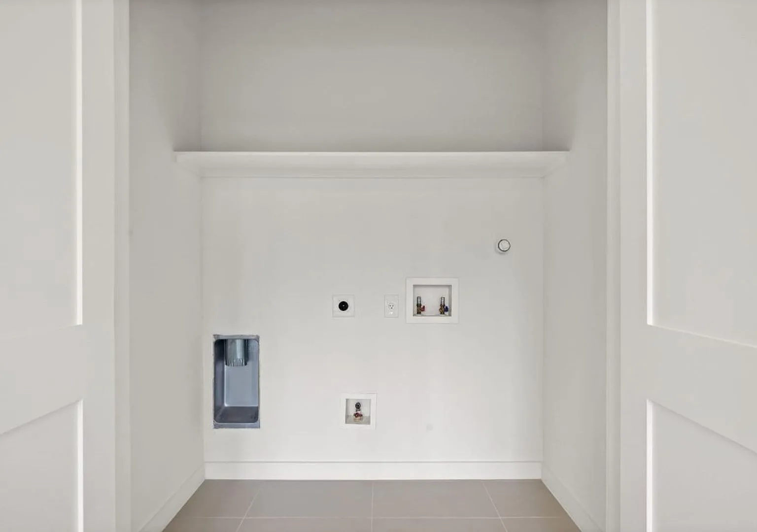 Room in 2 Bedroom Home at N Bluff Dr — Photo 4