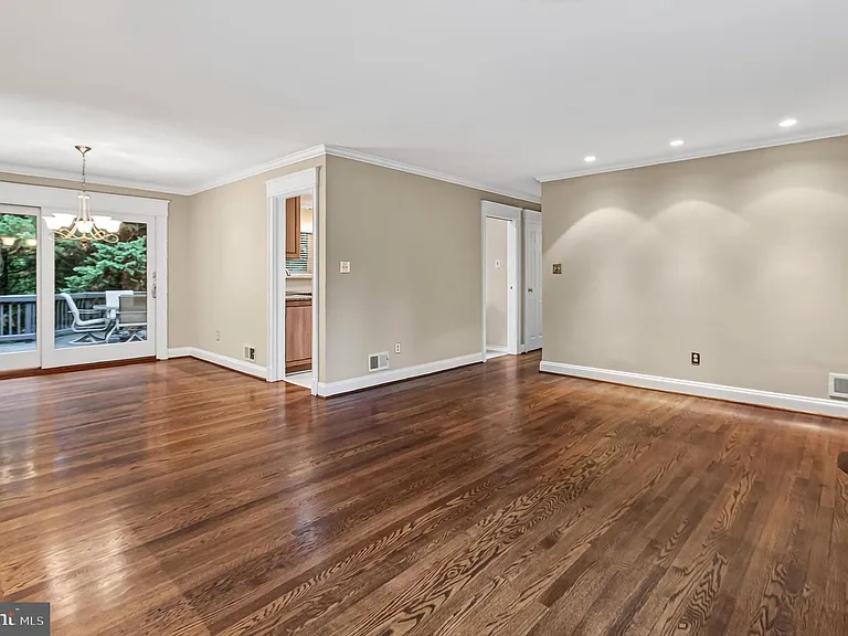 7614 Woodridge Cir — Photo 8