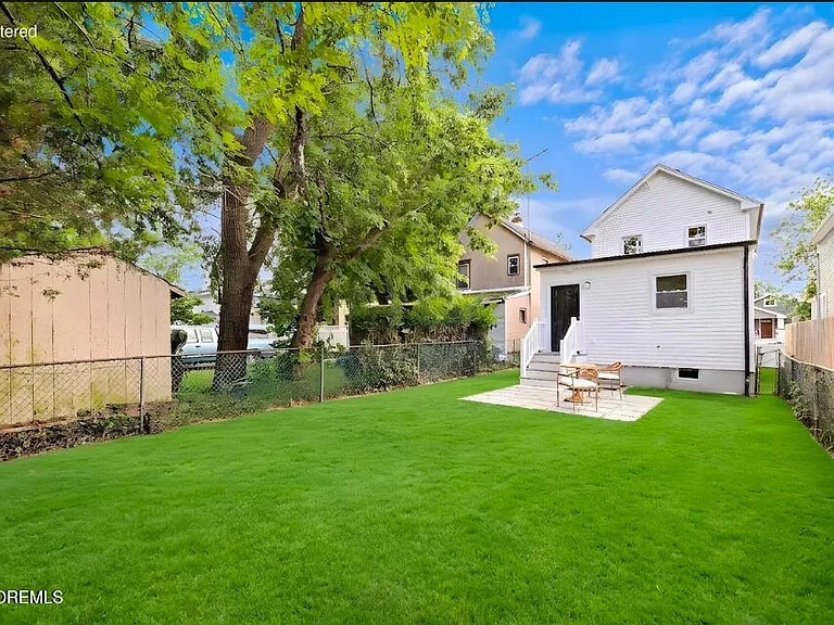 824 Dunlewy St — Photo 30