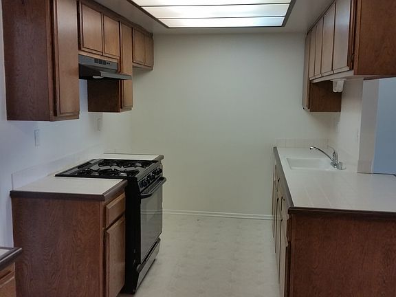 2nd image of 1865 Plaza Del Amo APT 1