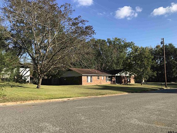 4th image of 104 N Pope Dr
