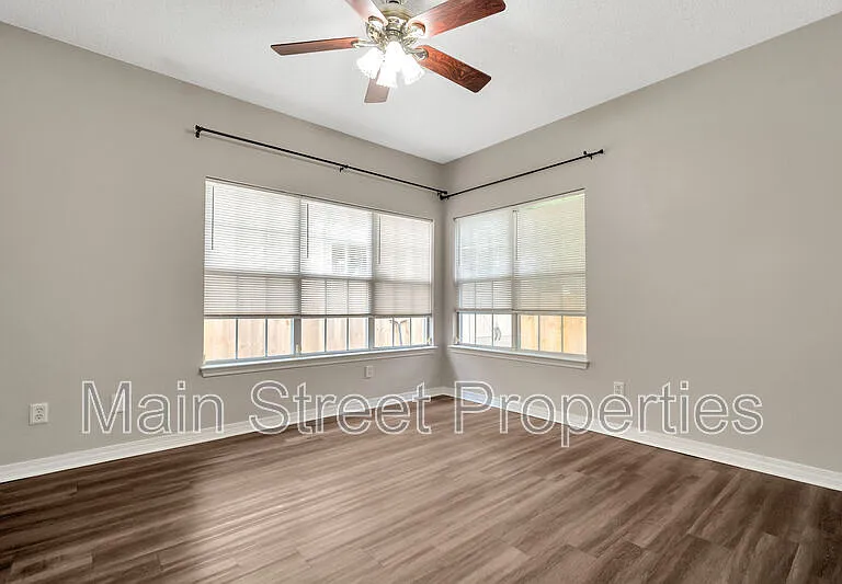 208 Wildflower Ln — Photo 14