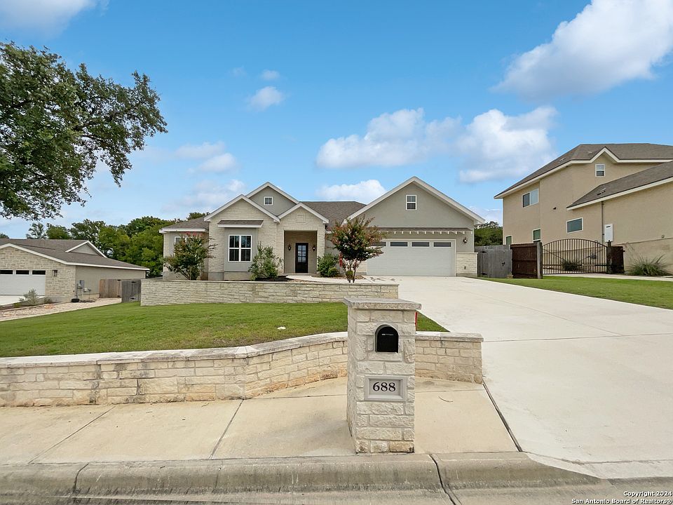 1st image of 688 ACORN DR
