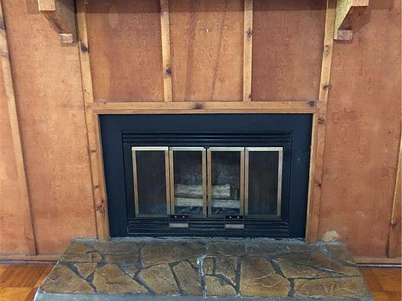 4th image of 4226 Elaine St