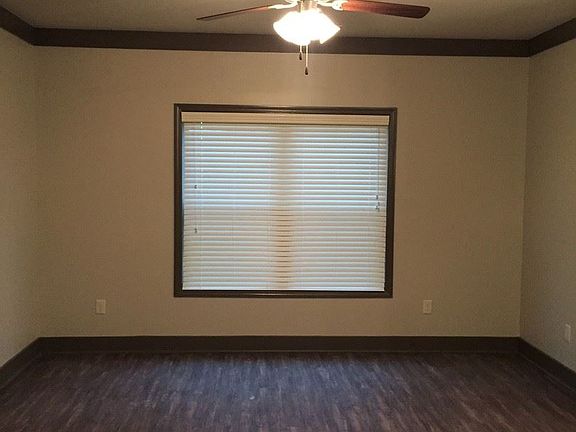 4th image of 556 Emmett Ave APT 24