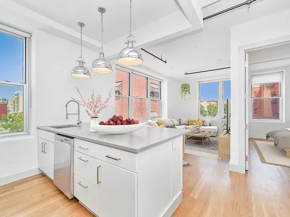 34 Lorimer Street image 1 of 14