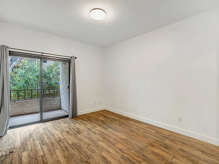 8707 Falmouth Ave #109 — Photo 8