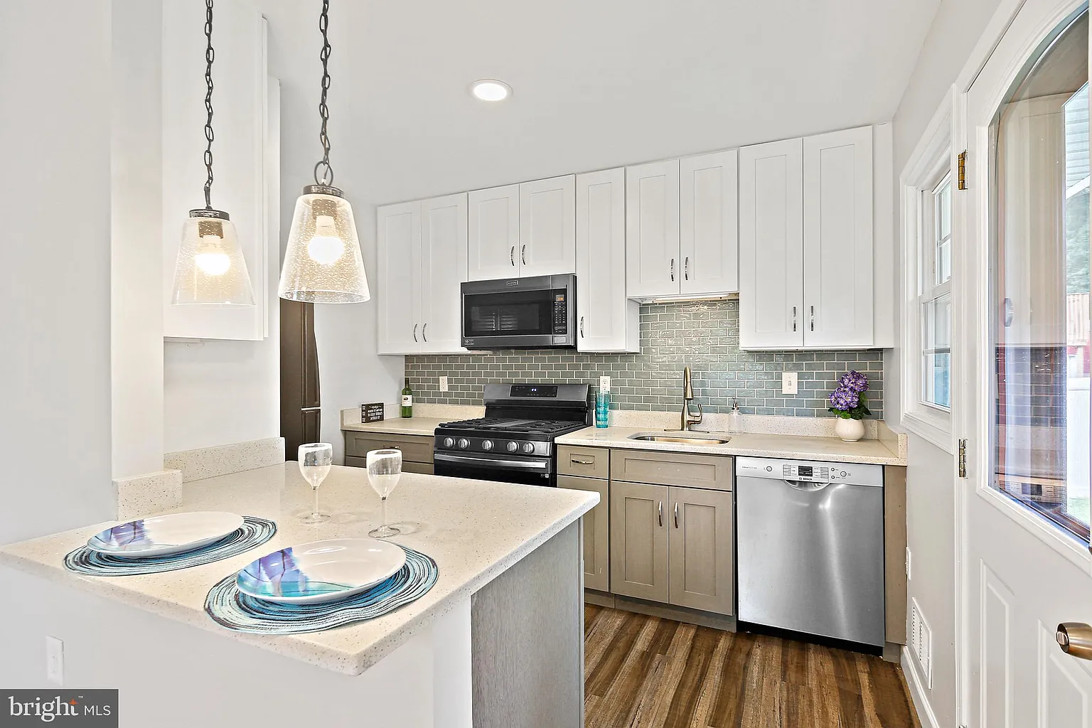 5006 Fox St photo 1