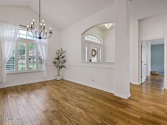 4th image of 246 EDGEWATER BRANCH Drive