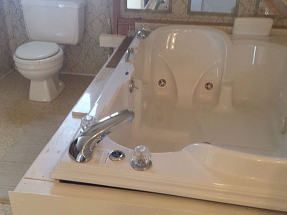 Jacuzzi- Master Bathroom