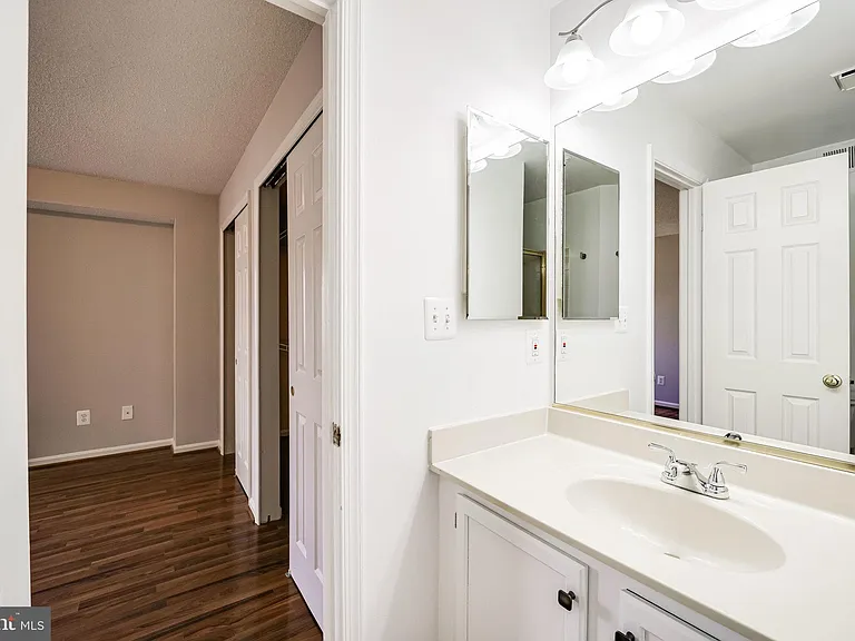 7012 Irwell Ln #14E — Photo 22