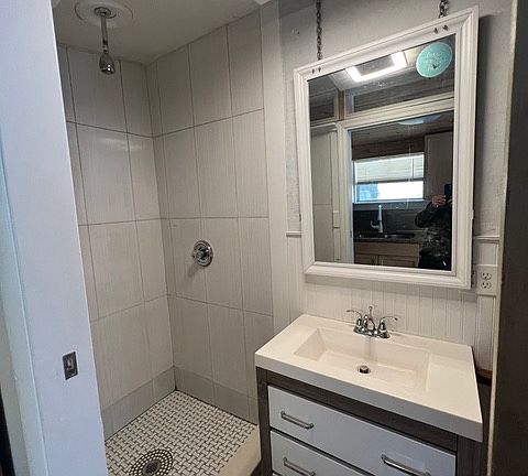 4th image of 2306 E 9th Ave #A