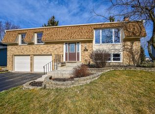 1312 Parker Pl, Elk Grove Village, IL 60007