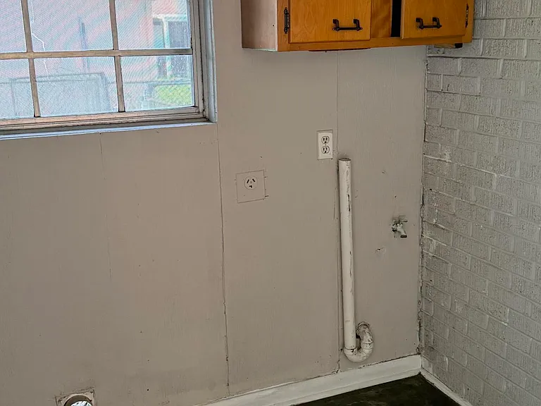 609 Academy Dr — Photo 19