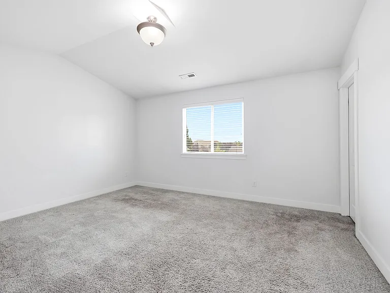 153 W Silver Springs Dr — Photo 13